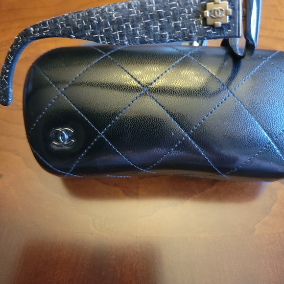 CHANEL GLASSES WITH CASE - Picture 2 of 8
